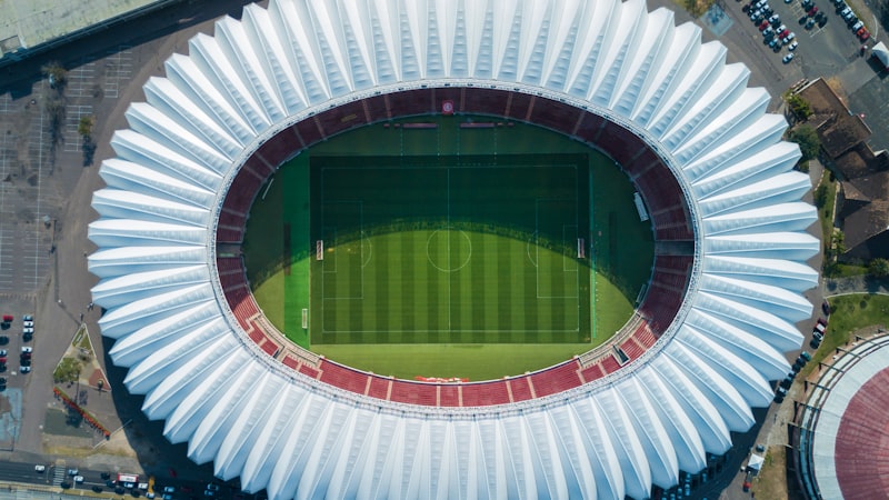 C罗在世界杯比赛后泪洒球场告别世界杯的感人瞬间